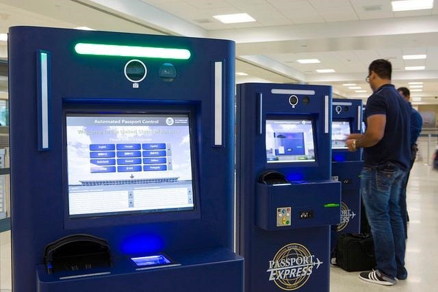 美国海关入境自动护照检验程序 Automated Passport Control (APC)